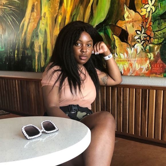 Meet your Posher, Taylor - Picture 1 of 1